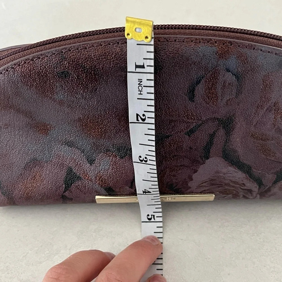 JACKFRENCH London/ Leather/ Cosmetic/ Travel/ Roses with metallic bronzed detail - Picture 7 of 9